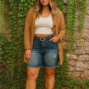 NWT TORRID Durango Distressed Jean Shorts, 26W